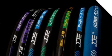 Several different types of DME&JDE flexible hoses are displayed.