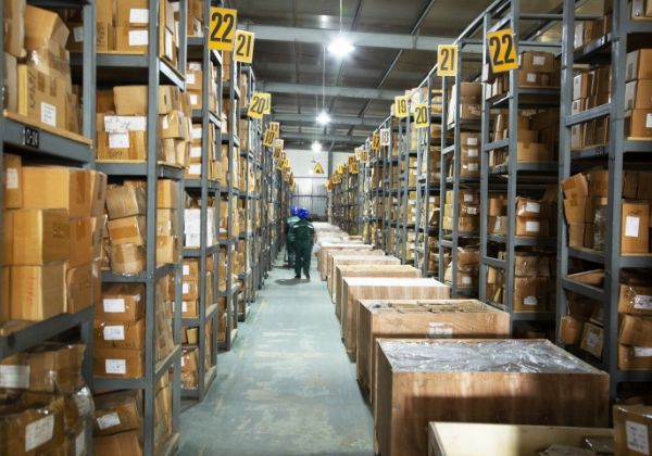 The warehouse of fluid connectors of DME&JDE.