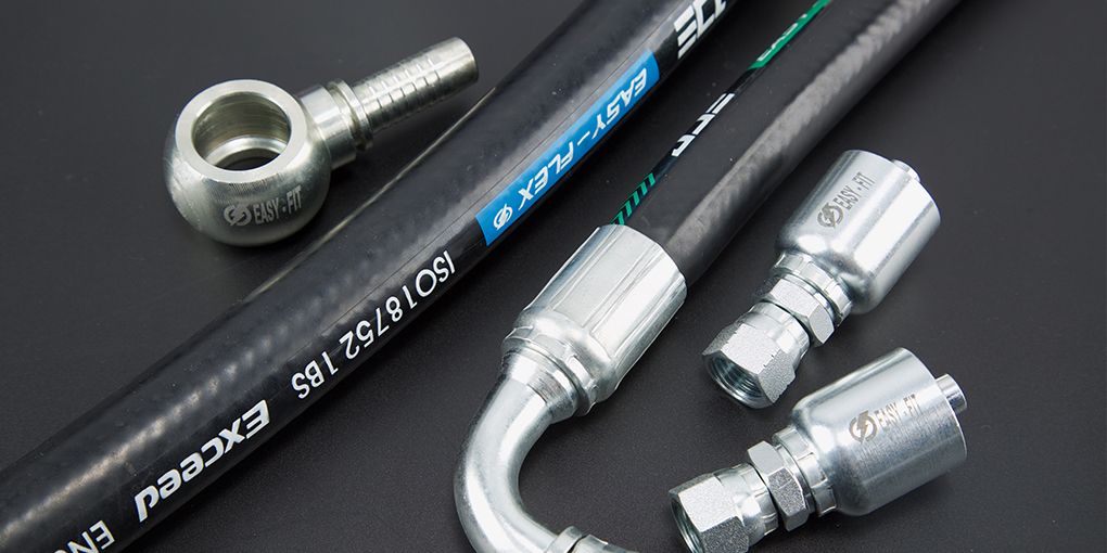 A piece of EASY-FIT EASY-FLEX hoses and a detail of one-piece fittings.